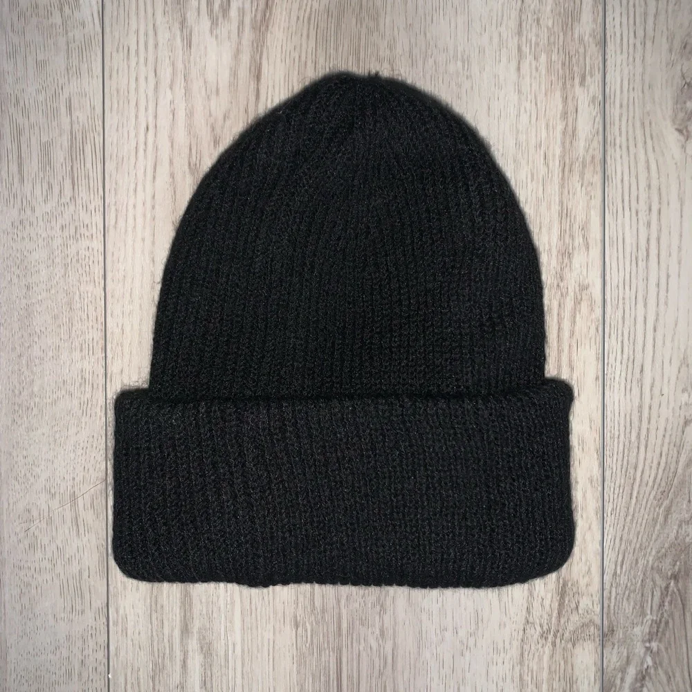 BOYS BLACK KNITTED BEANIE